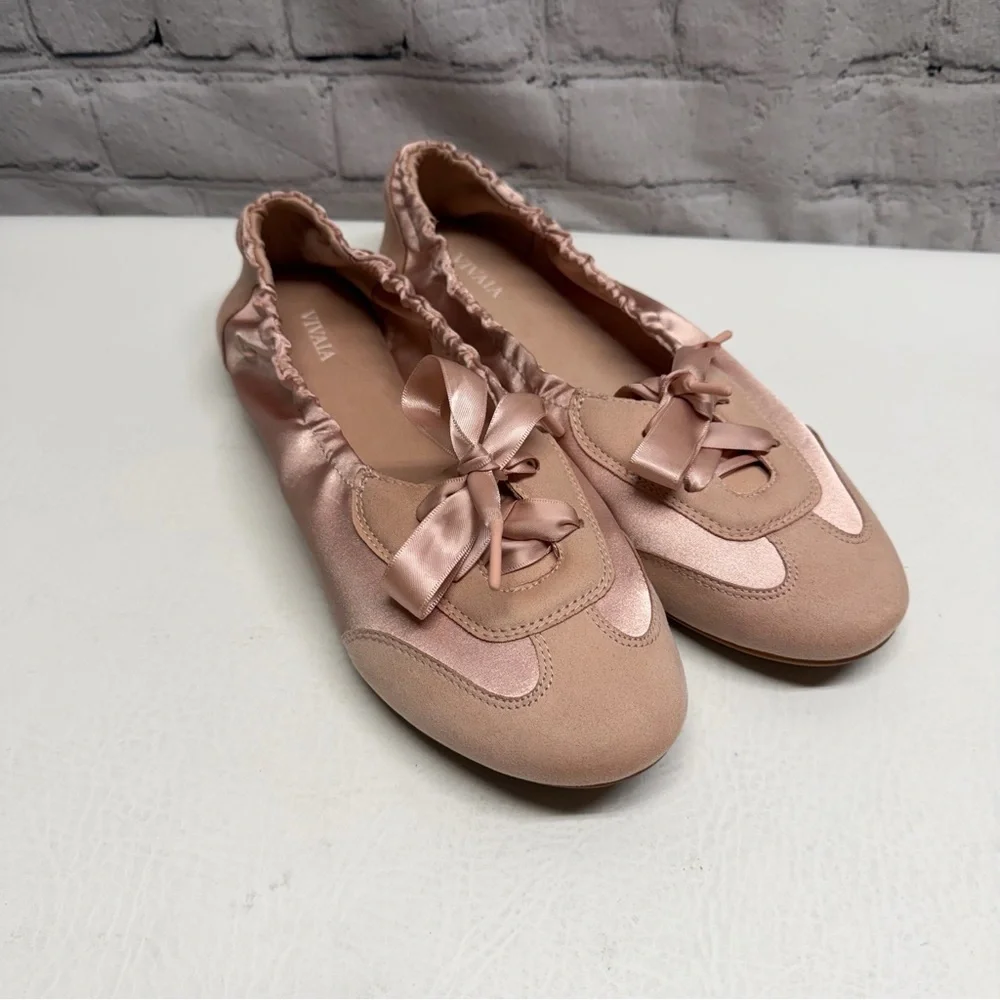 Ivivva round toe sneakerina yanka Light Pink  Flats size 9.5